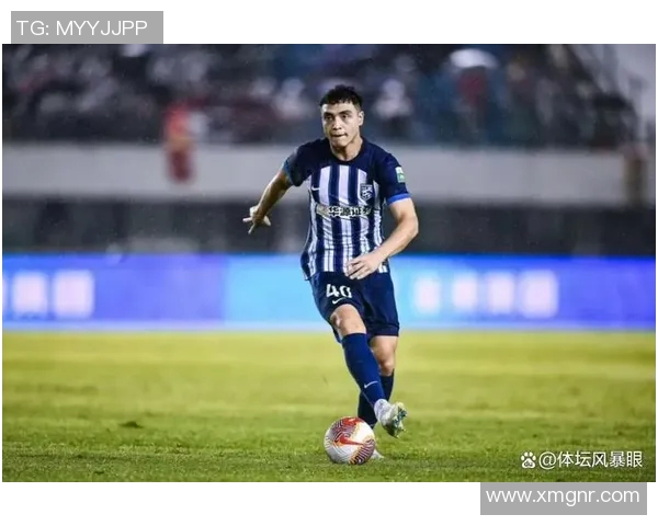 张琳芃在比赛中展现出色防守能力成功抢断对手球权的精彩瞬间