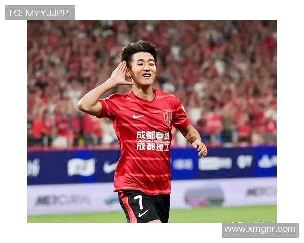 韦世豪边路传中助力球队进攻展现个人技术与团队配合的完美结合